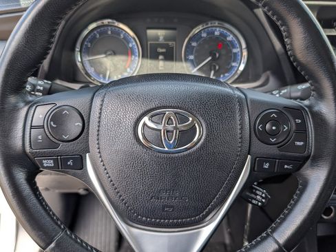 Used 2018 Toyota Corolla SE FWD image 18
