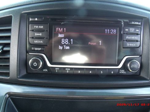 Used 2016 Nissan Quest SV image 36