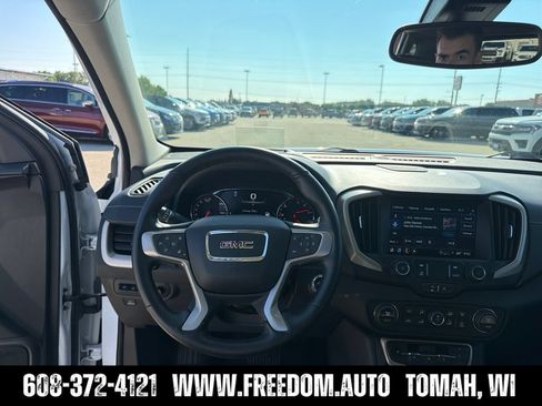 Used 2024 GMC Terrain Denali w/ Denali Premium Package AWD/4WD image 13