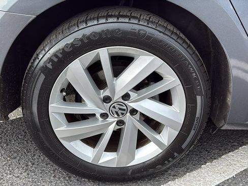 Used 2018 Volkswagen Passat 2.0T SE FWD image 14