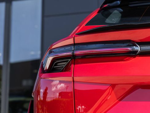 Used 2024 Lamborghini Urus Performante AWD/4WD image 12