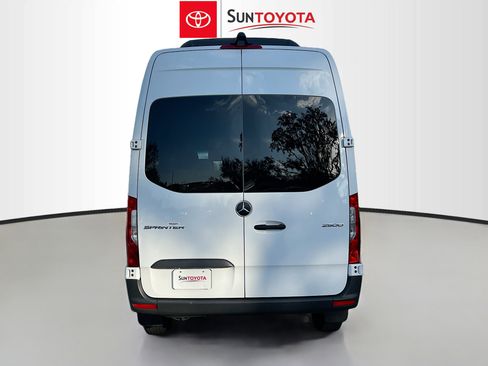 Used 2024 Mercedes-Benz Sprinter 2500 image 5