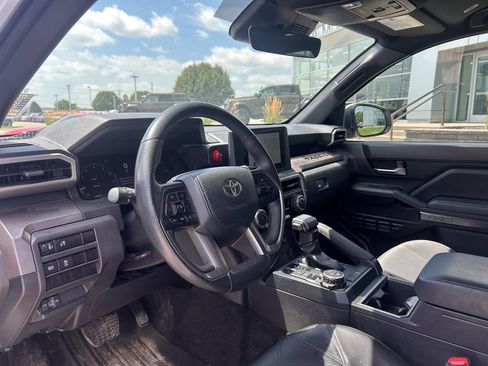 Used 2024 Toyota Tacoma TRD Off-Road AWD/4WD image 9