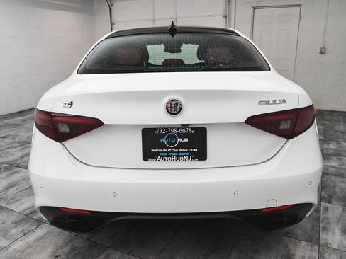 Used 2022 Alfa Romeo Giulia Veloce image 5