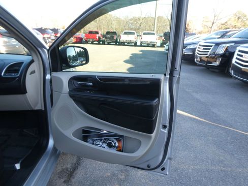 Used 2011 Chrysler Town & Country Touring-L w/ Entertainment Group #2 image 24