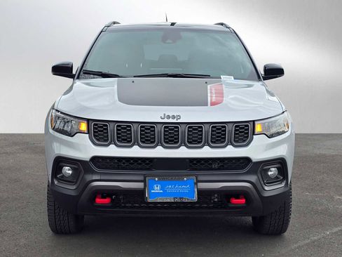Used 2024 Jeep Compass Trailhawk image 8