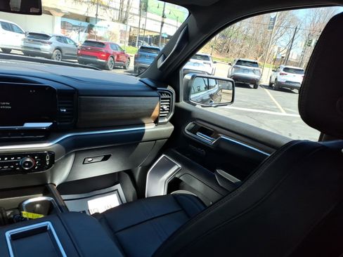 Used 2022 Chevrolet Silverado 1500 High Country w/ High Country Premium Package image 17