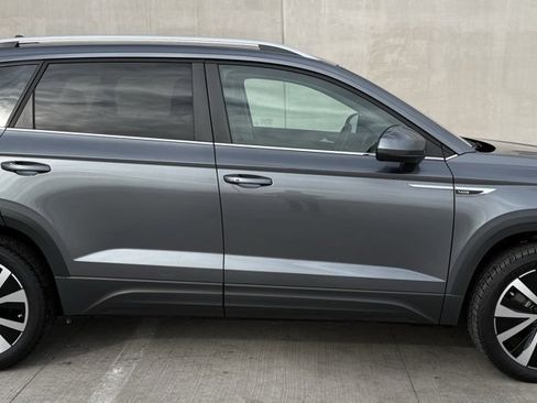 Used 2024 Volkswagen Taos SE image 3