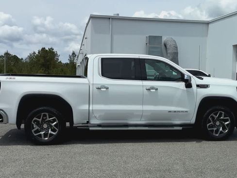 Used 2023 GMC Sierra 1500 SLT w/ SLT Premium Package AWD/4WD image 9