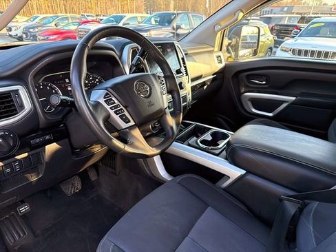 Used 2021 Nissan Titan SV w/ SV Convenience Package image 16
