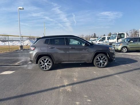 Used 2024 Jeep Compass Limited w/ Elite Group image 4