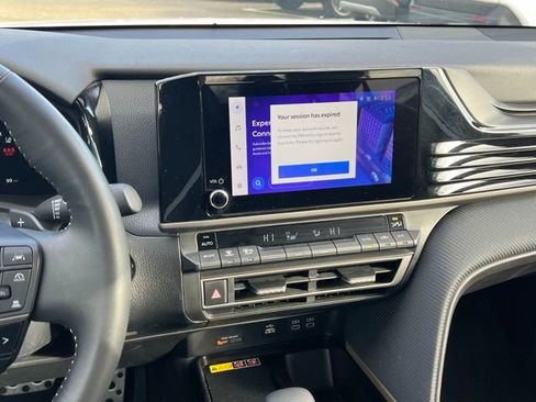 Used 2025 Toyota Camry SE image 19