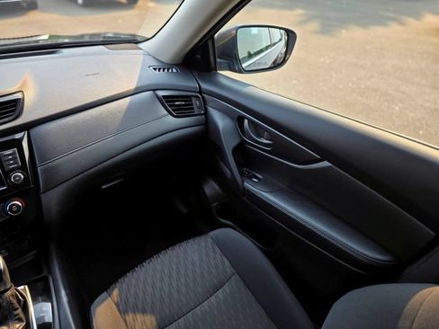Used 2020 Nissan Rogue SV FWD image 28