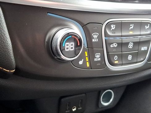 Used 2020 Chevrolet Traverse LT w/ Driver Confidence II Package image 24