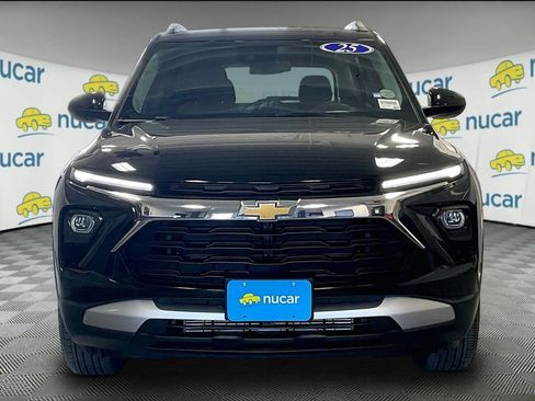 Used 2025 Chevrolet TrailBlazer LT image 2