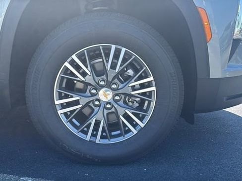 New 2026 Chevrolet Traverse LT w/ Driver Confidence Package FWD image 9