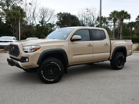 Used 2020 Toyota Tacoma TRD Off-Road image 3