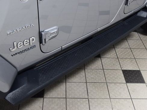 Used 2018 Jeep Wrangler Unlimited Sahara image 29