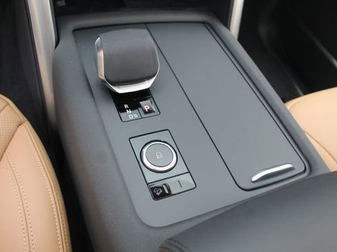 New 2025 Land Rover Discovery Metropolitan Edition image 15