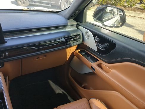 Used 2025 Lincoln Aviator Black Label w/ Jet Appearance Package image 17