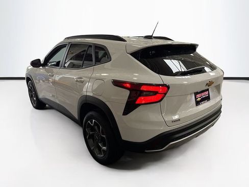 Used 2024 Chevrolet Trax LT FWD image 8