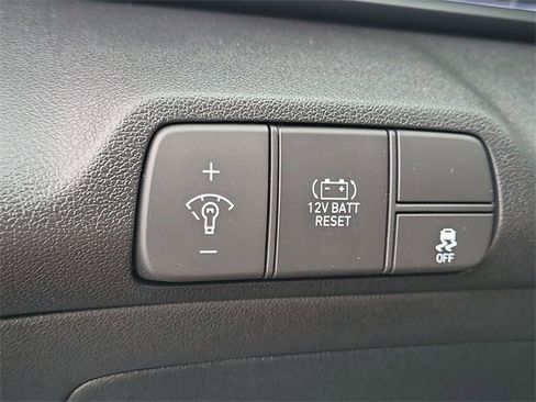 New 2025 Hyundai Elantra SEL image 12