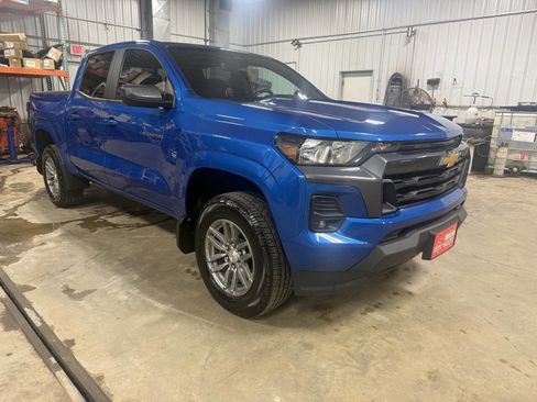 Used 2023 Chevrolet Colorado LT w/ LT Convenience Package II AWD/4WD image 1