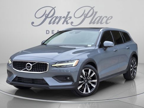 Used 2022 Volvo V60 T5 Cross Country w/ Advanced Package AWD/4WD image 1
