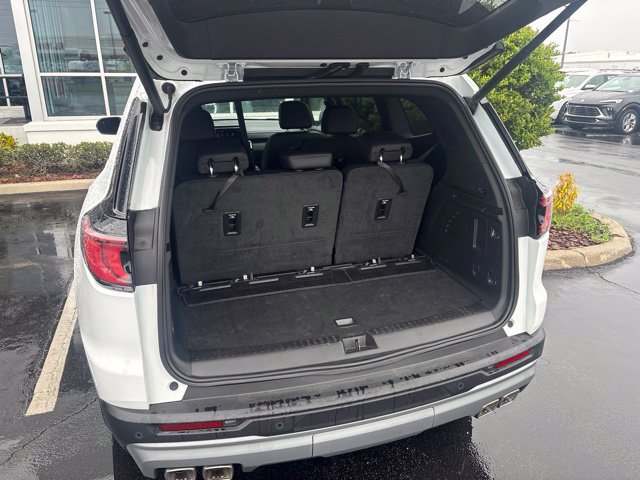 Used 2026 GMC Acadia Elevation w/ Elevation Premium Package FWD image 7
