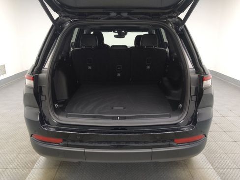 Used 2023 Jeep Grand Cherokee Altitude AWD/4WD image 29