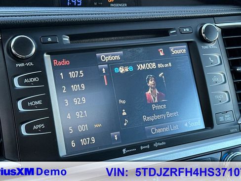 Certified 2017 Toyota Highlander SE image 29