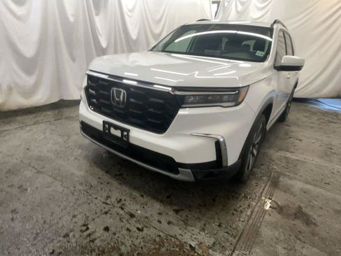 Used 2023 Honda Pilot Touring image 15