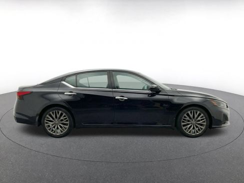 Used 2025 Nissan Altima 2.5 SV FWD image 10
