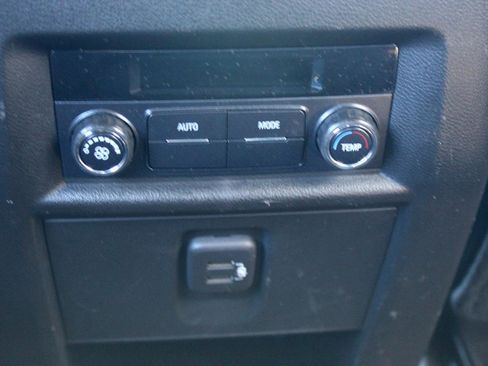 Used 2022 Chevrolet Traverse LT image 41