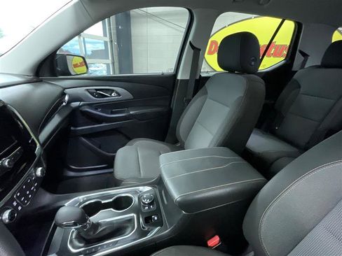 Used 2021 Chevrolet Traverse LS image 13