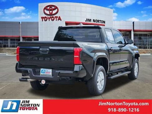 Used 2025 Toyota Tacoma SR5 image 3