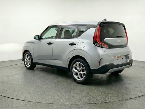 Used 2025 Kia Soul LX w/ LX Technology Package FWD image 6