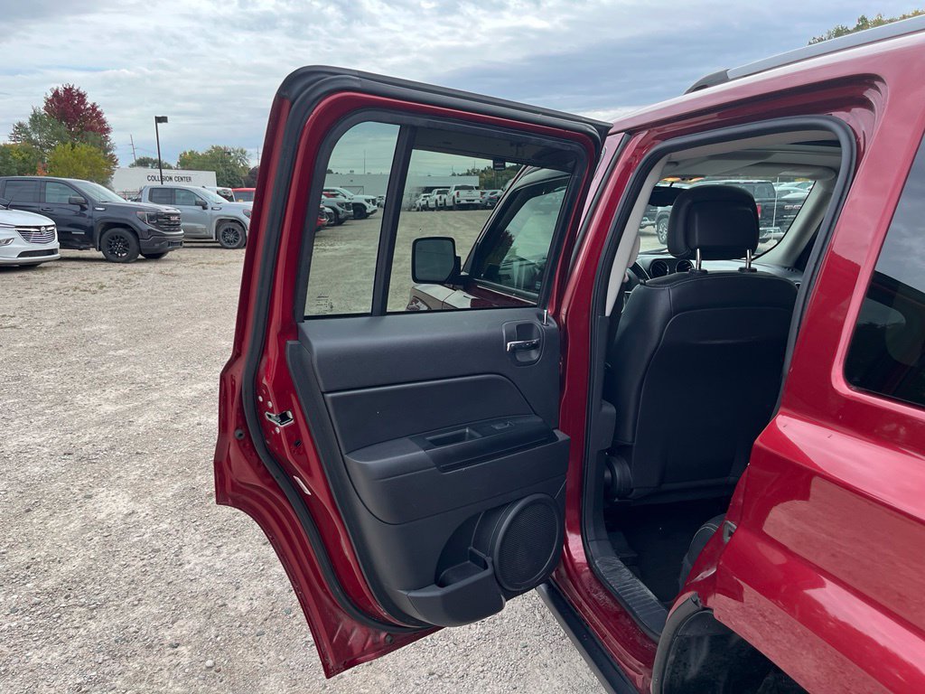 Used 2017 Jeep Patriot High Altitude AWD/4WD image 28