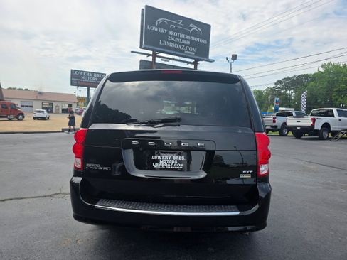 Used 2018 Dodge Grand Caravan SXT FWD image 6