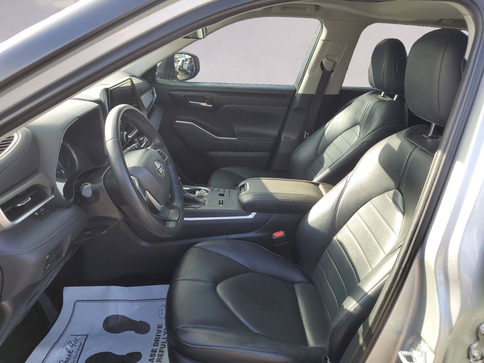 Used 2023 Toyota Highlander XLE FWD image 9