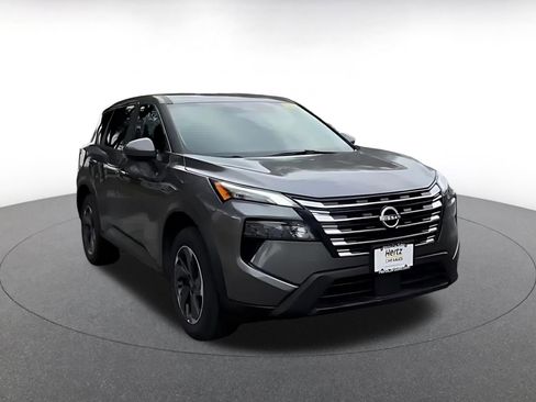 Used 2025 Nissan Rogue SV image 3