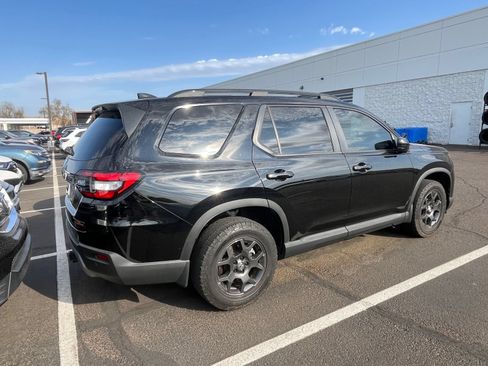 Used 2023 Honda Pilot TrailSport image 4