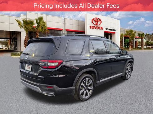Used 2025 Honda Pilot Touring image 4