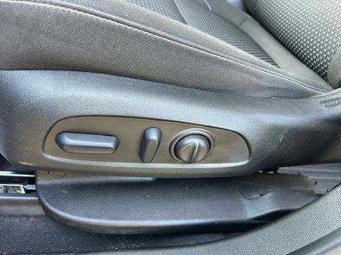 Used 2023 GMC Acadia SLE w/ Driver Convenience Package image 13