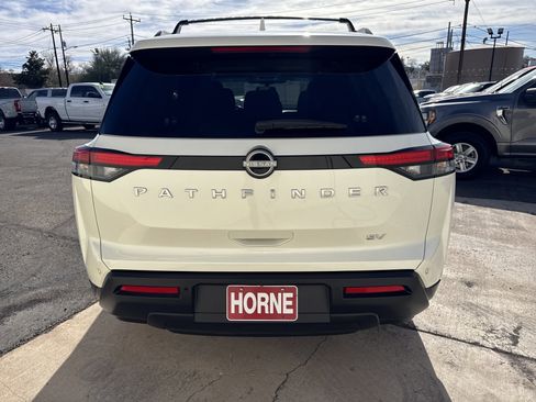 Used 2024 Nissan Pathfinder SV image 6