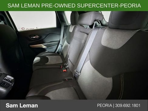 Used 2018 Jeep Cherokee Latitude w/ Cold Weather Group image 22