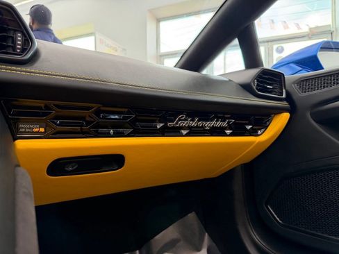 Used 2022 Lamborghini Huracan EVO RWD image 17
