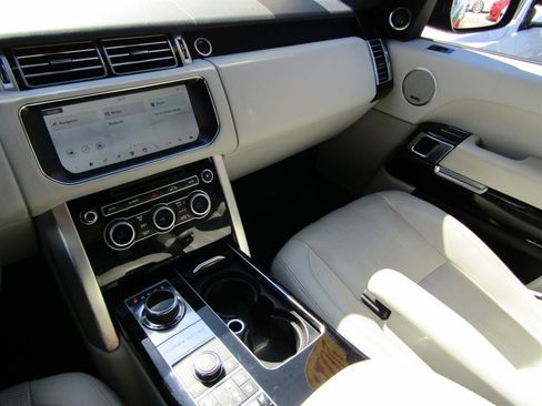 Used 2017 Land Rover Range Rover HSE image 12