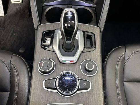 Used 2022 Alfa Romeo Stelvio Ti AWD/4WD image 19