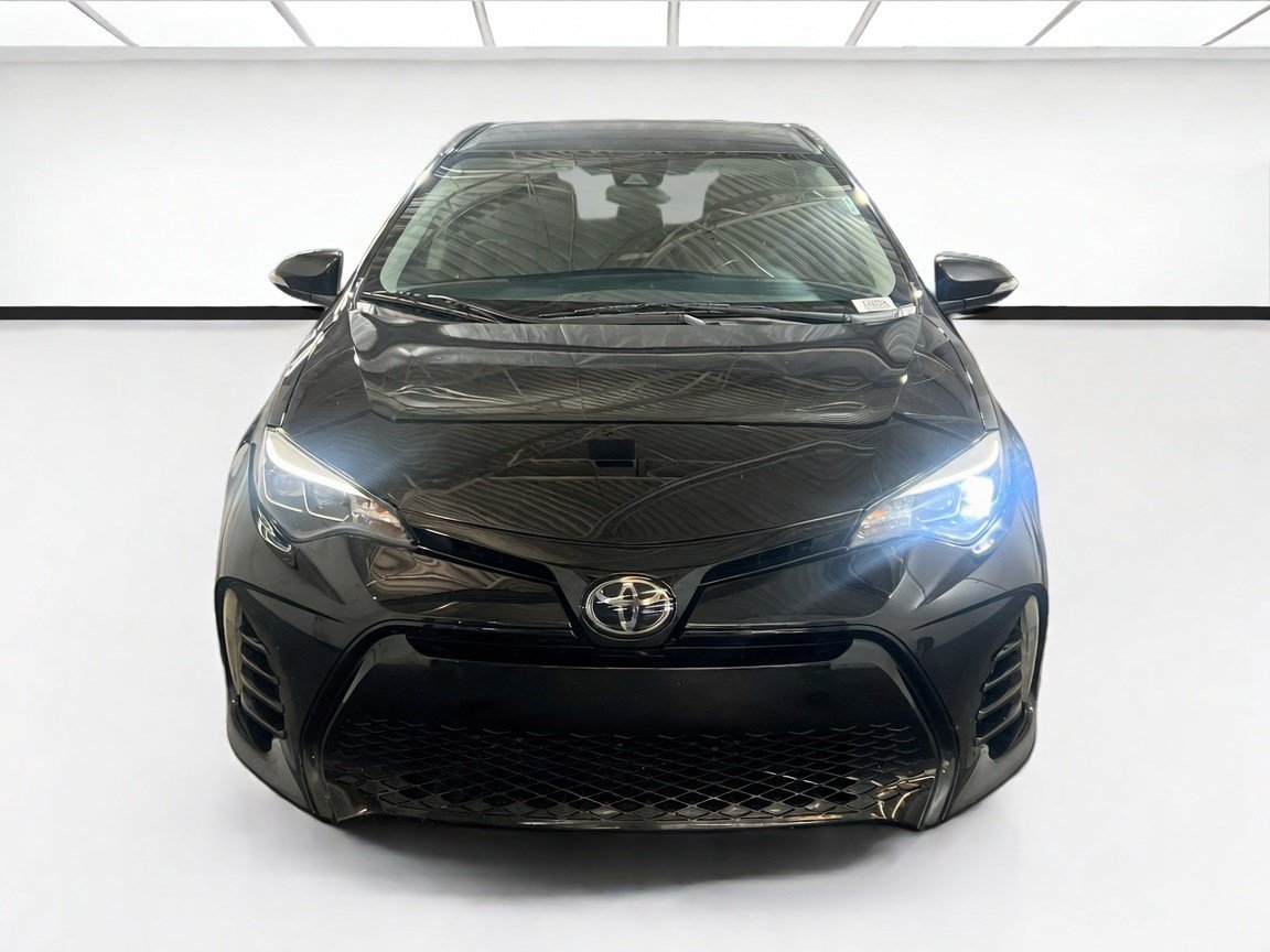 Used 2018 Toyota Corolla SE FWD image 2